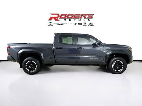 Used 2024 Toyota Tacoma TRD Off-Road image 8