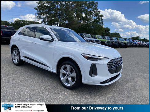 Used 2025 Audi Q5 Premium Plus AWD/4WD image 1