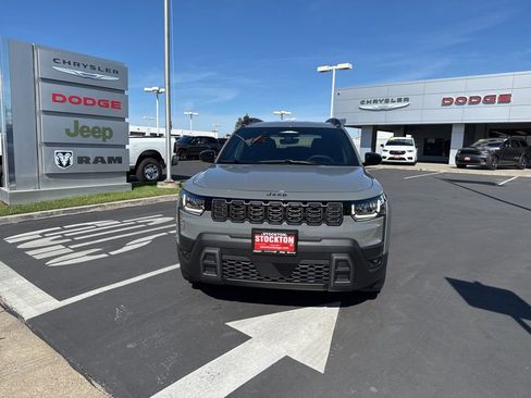 New 2026 Jeep Cherokee Laredo image 12