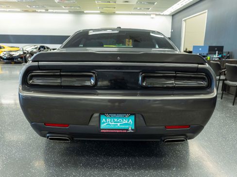 Used 2019 Dodge Challenger SXT RWD image 7