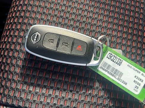 Certified 2025 Nissan Kicks SR image 29