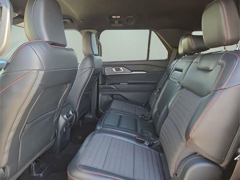Used 2025 Ford Explorer ST-Line w/ ST-Line Street Pack image 16