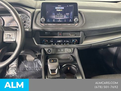 Used 2025 Nissan Rogue SV image 32