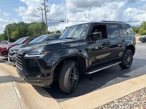 Used 2024 Lexus GX 550 AWD/4WD image 2