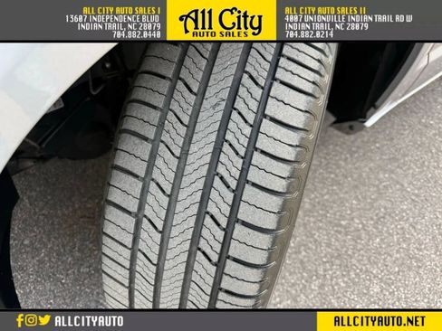 Used 2018 Dodge Grand Caravan SE FWD image 32