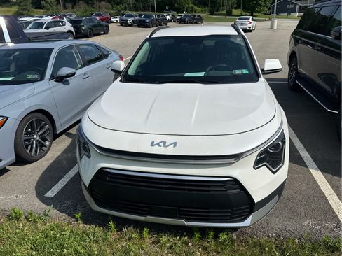 Used 2024 Kia Niro EX FWD image 2