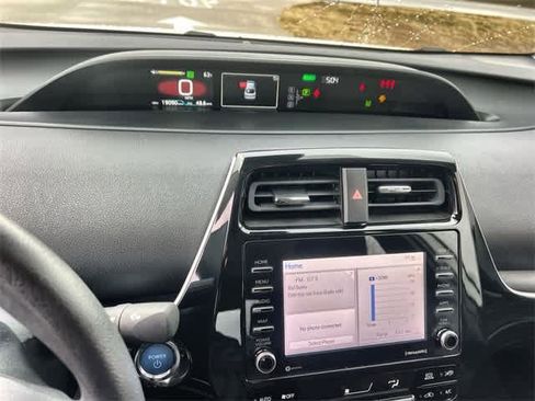 Used 2022 Toyota Prius L Eco image 18
