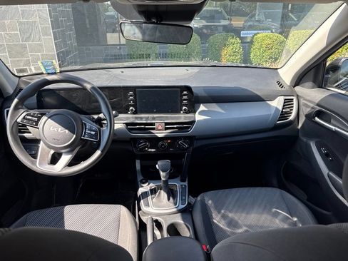 Used 2024 Kia Seltos LX AWD/4WD image 9