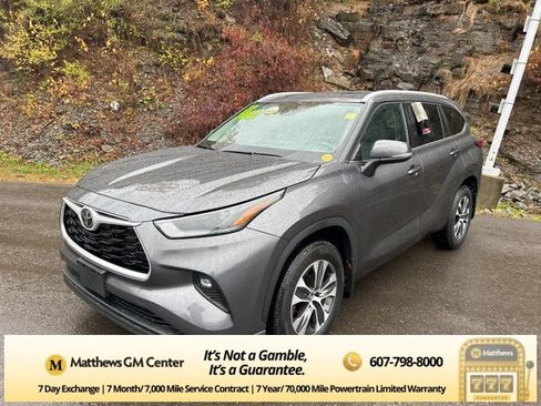 Used 2022 Toyota Highlander XLE image 1