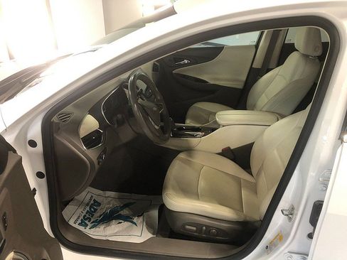 Used 2020 Chevrolet Malibu LT w/ Leather Package FWD image 11