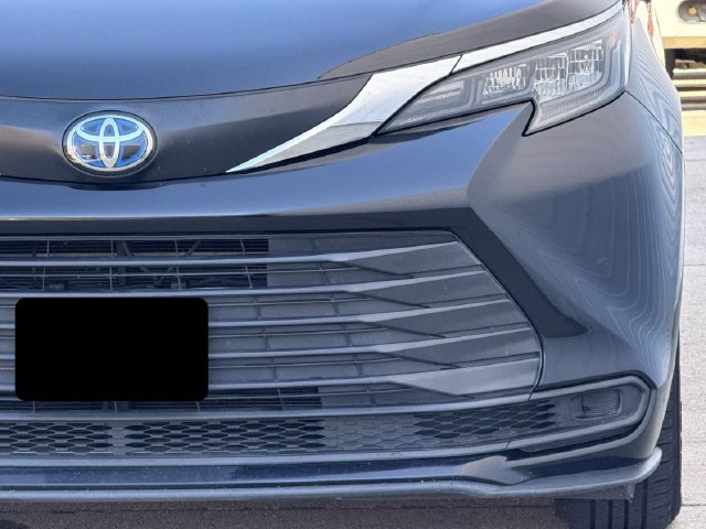 Used 2025 Toyota Sienna LE FWD image 9