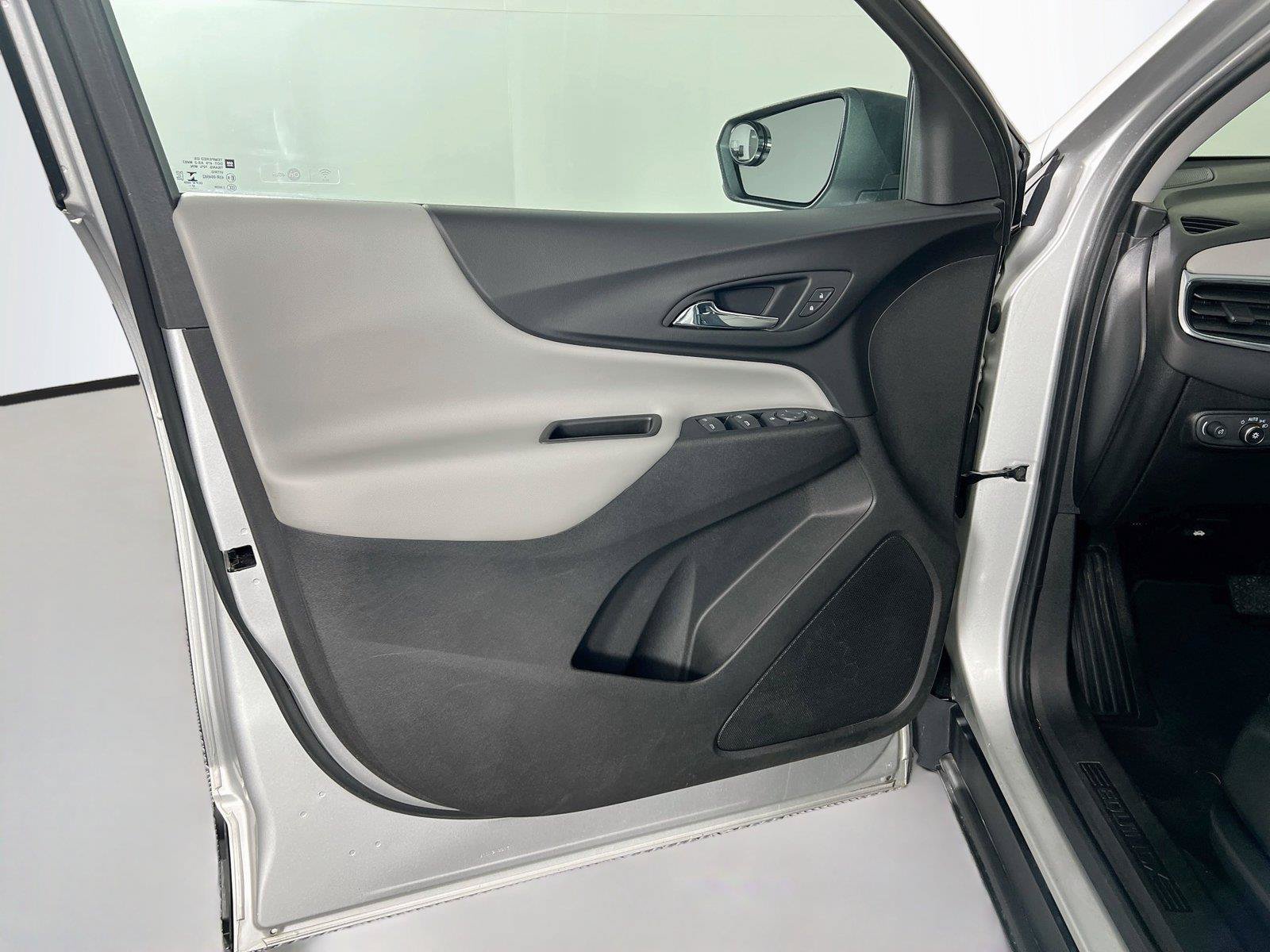Used 2018 Chevrolet Equinox LS FWD image 19