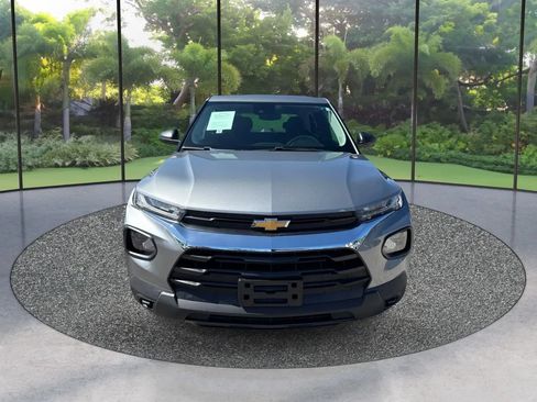Used 2023 Chevrolet TrailBlazer LS FWD image 2