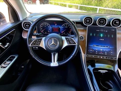 Used 2024 Mercedes-Benz GLC 300 image 6