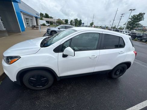 Used 2019 Chevrolet Trax LS w/ Tint and Cruise Package FWD image 5