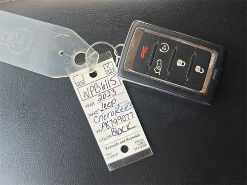 Used 2023 Jeep Grand Cherokee Limited image 38