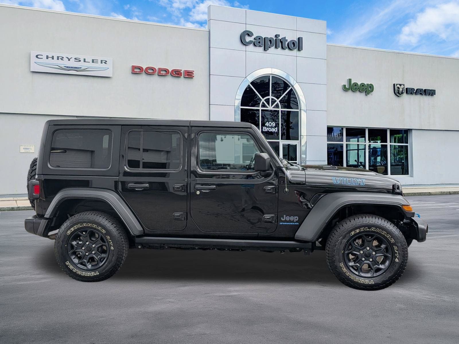 Used 2023 Jeep Wrangler Unlimited w/ Cold Weather Group AWD/4WD image 2
