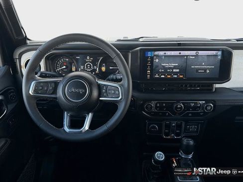 Used 2025 Jeep Wrangler Unlimited Sahara AWD/4WD image 11