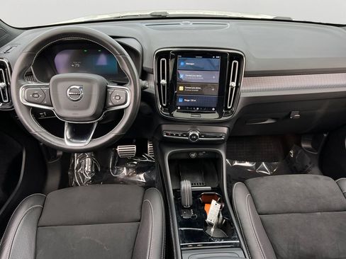Used 2021 Volvo XC40 P8 Recharge w/ Advanced Package image 12
