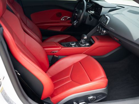 Used 2018 Audi R8 V10 RWD image 48