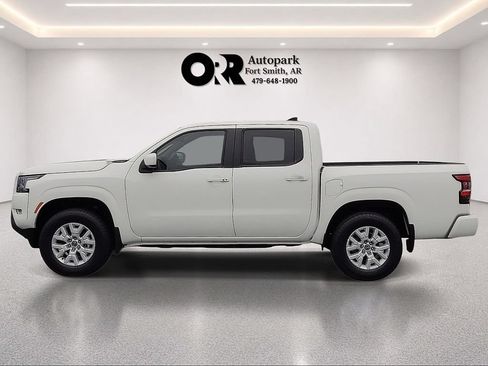 Used 2023 Nissan Frontier SV w/ SV Convenience Package AWD/4WD image 3