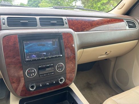 Used 2010 Chevrolet Tahoe LT RWD image 15