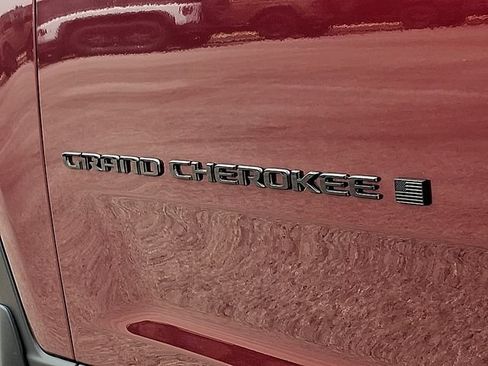 Used 2025 Jeep Grand Cherokee Limited w/ Luxury Tech Group II AWD/4WD image 32
