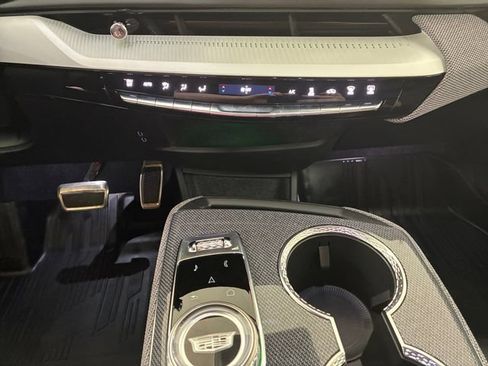 Certified 2025 Cadillac Optiq Luxury 2 w/ LPO, Floor Liner Package AWD/4WD image 21