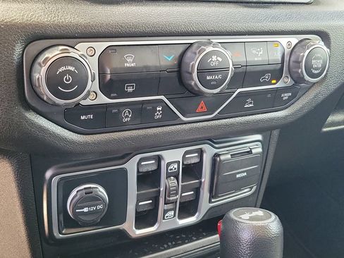 Used 2024 Jeep Wrangler Unlimited Sport AWD/4WD image 28