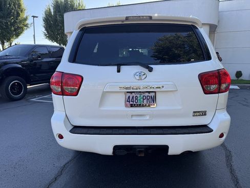 Used 2016 Toyota Sequoia SR5 AWD/4WD image 4