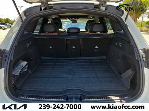 Used 2025 Mercedes-Benz GLC 300 4MATIC image 11
