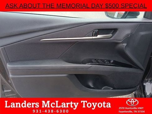 Used 2025 Toyota Camry LE FWD image 11