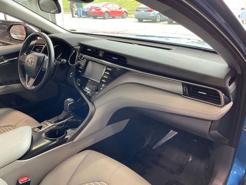Certified 2020 Toyota Camry SE image 18