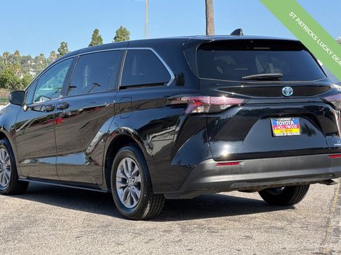 Used 2024 Toyota Sienna LE image 6