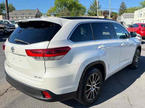 Used 2017 Toyota Highlander SE w/ Carpet Mat Package AWD/4WD image 7