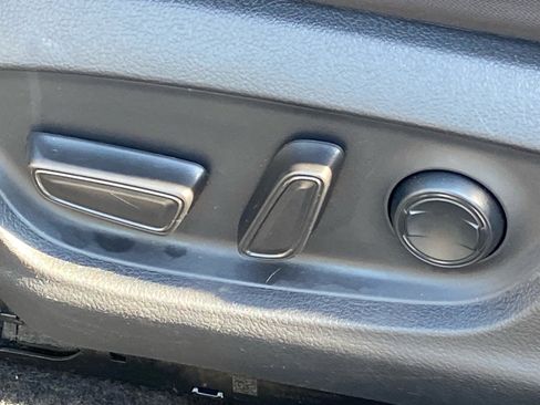 Used 2018 Toyota Camry LE image 13