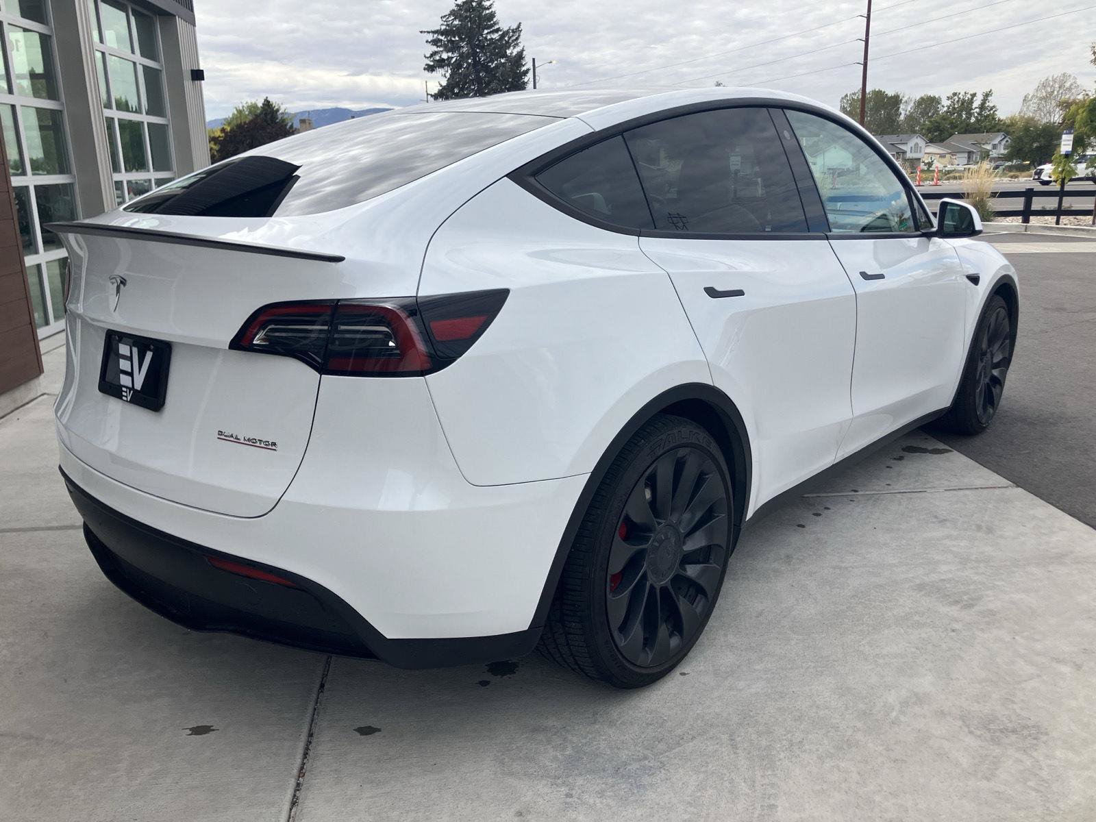 Used 2023 Tesla Model Y Performance AWD/4WD image 8