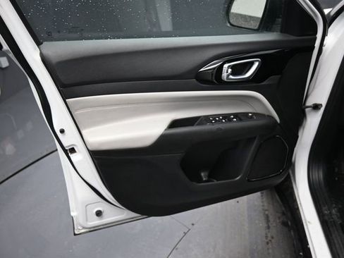 Used 2024 Jeep Compass Limited image 16