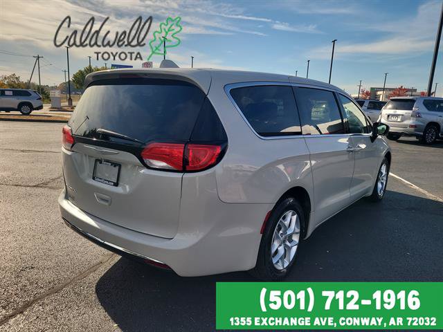 Used 2017 Chrysler Pacifica Touring Plus w/ Tire & Wheel Group FWD image 5