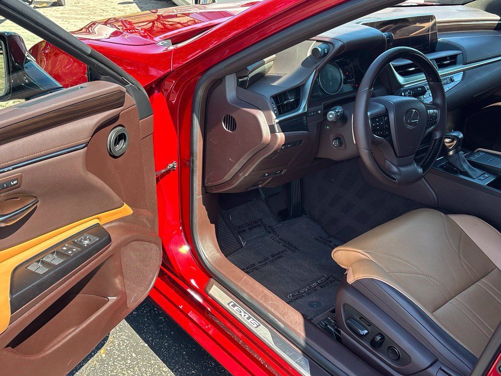 Used 2019 Lexus ES 300h w/ Accessory Package 2 FWD image 12
