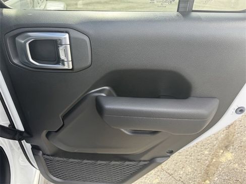 Certified 2025 Jeep Gladiator Willys image 16