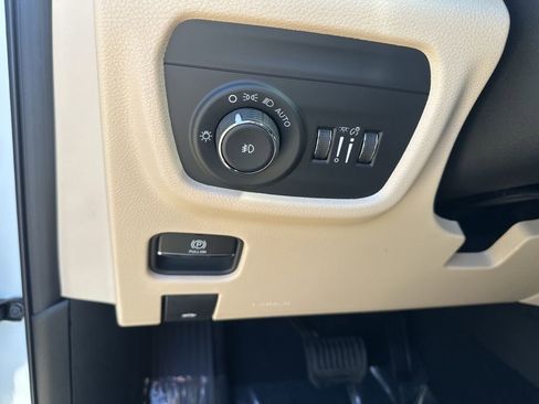 New 2025 Jeep Grand Cherokee Limited image 32