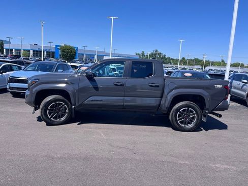 Used 2025 Toyota Tacoma TRD Sport AWD/4WD image 8