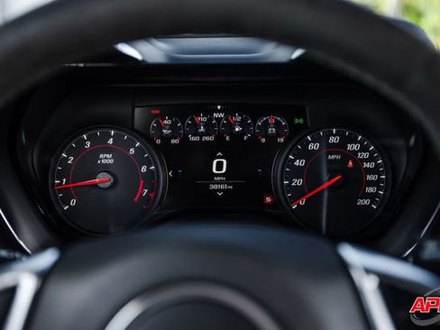 Used 2020 Chevrolet Camaro SS RWD image 11