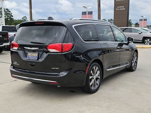 Used 2018 Chrysler Pacifica Limited w/ Advanced Safetytec Group FWD image 5