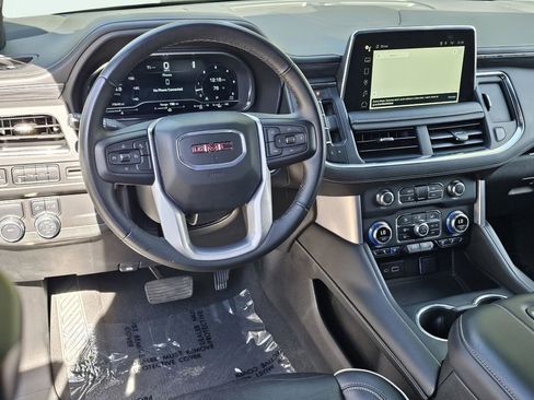 Used 2024 GMC Yukon XL SLT image 34
