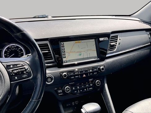 Used 2018 Kia Niro Touring FWD image 7
