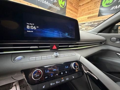 Used 2024 Hyundai Elantra SEL w/ Convenience Package FWD image 18