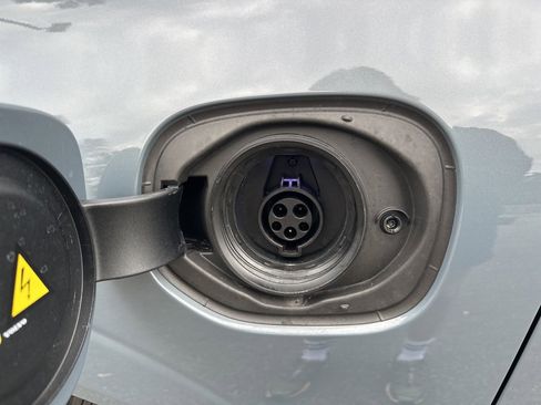 Used 2023 Volvo XC60 T8 Plus image 10