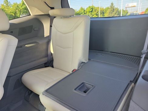 Used 2024 Cadillac XT6 Premium Luxury w/ Technology Package AWD/4WD image 18